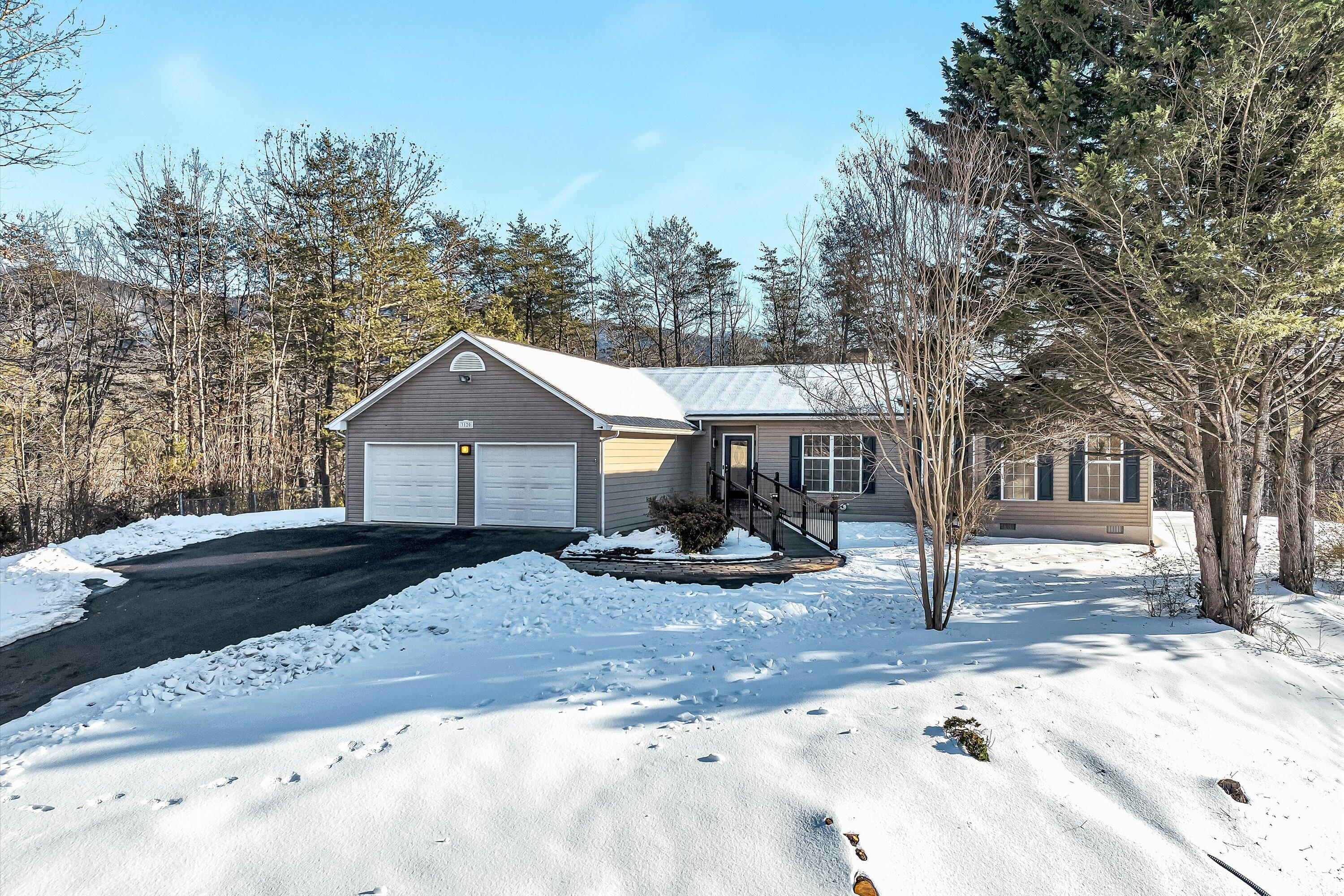 3120 Carvins Cove Road Salem, VA 24153 - Photo 2 of 65 02-VM-0125