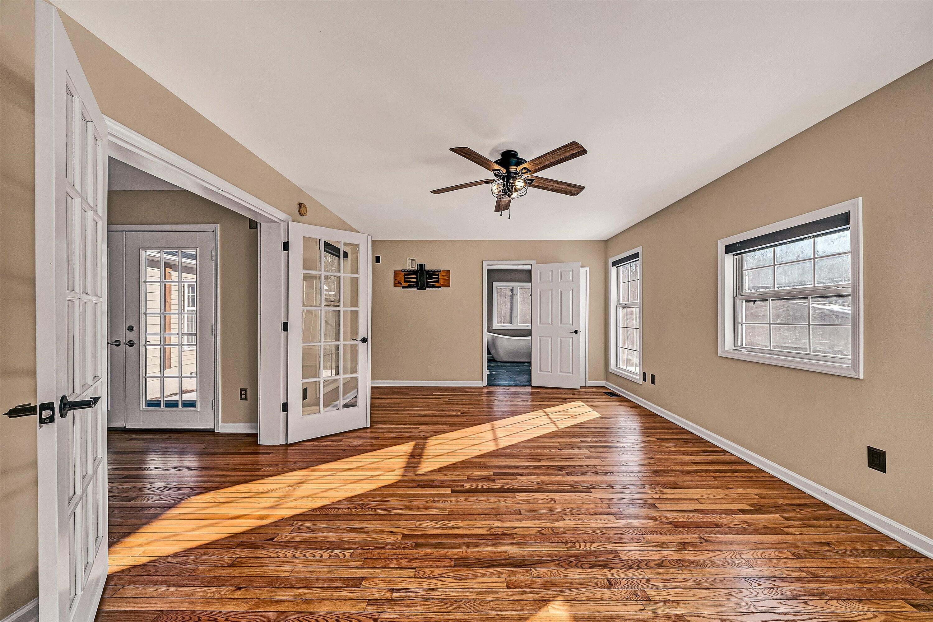 3120 Carvins Cove Road Salem, VA 24153 - Photo 29 of 65 33-VM-09204