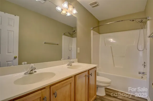 $439,900 | 502 Gillcreek Court, Lake Wylie, SC 29710