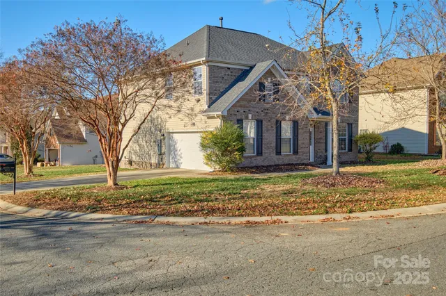 $439,900 | 502 Gillcreek Court, Lake Wylie, SC 29710