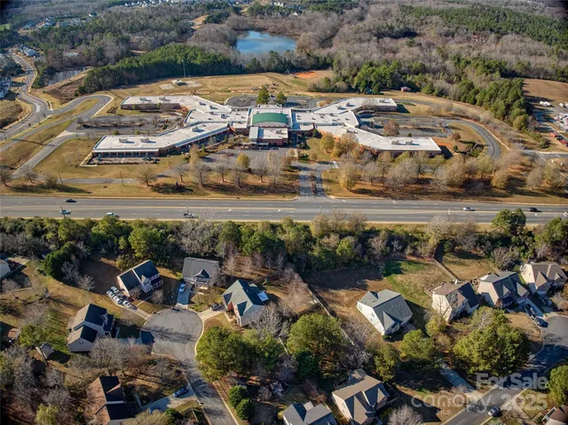 $439,900 | 502 Gillcreek Court, Lake Wylie, SC 29710