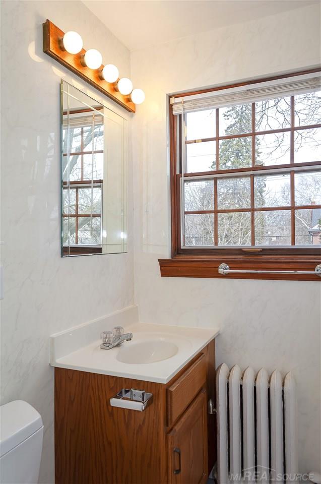 814 Barrington Road Grosse Pointe Park, MI 48230 - Photo 23 of 32