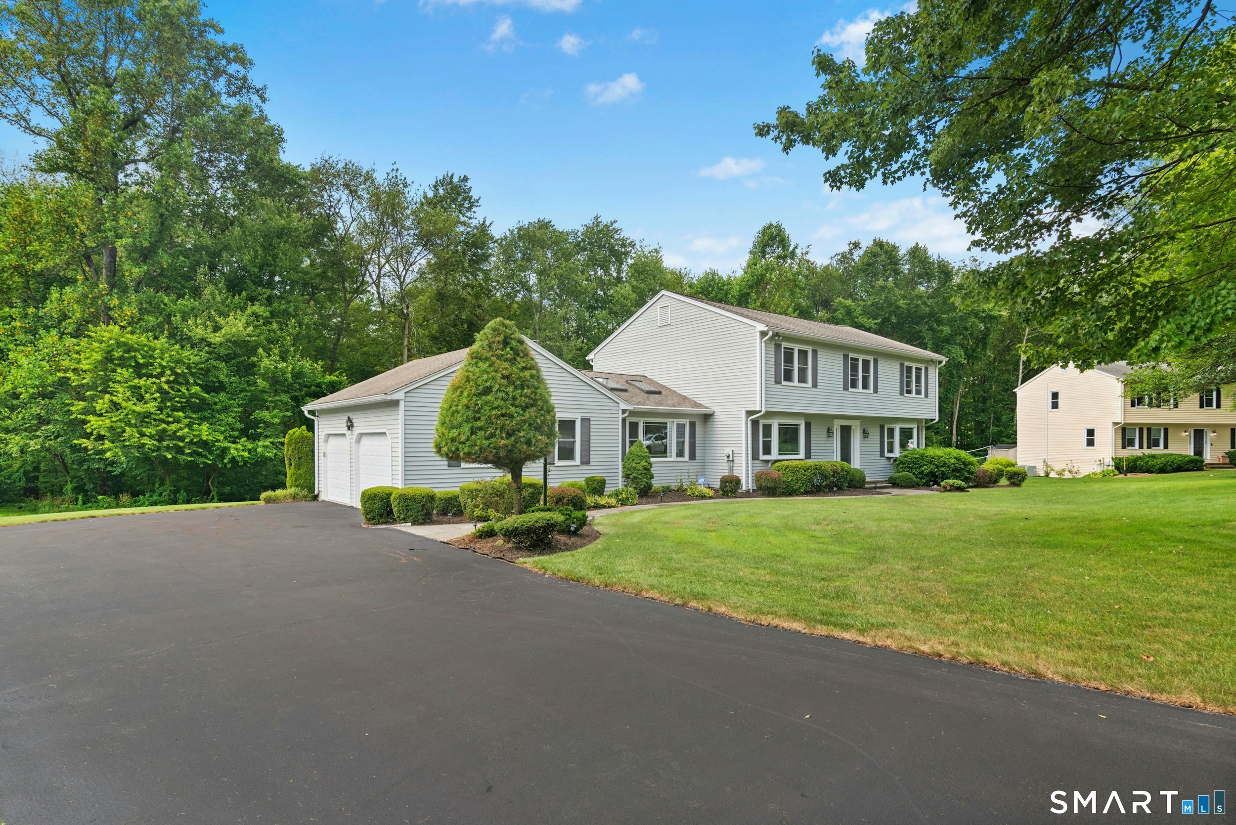 33 Shawnee Lane Monroe, CT 06468 - Photo 4 of 36