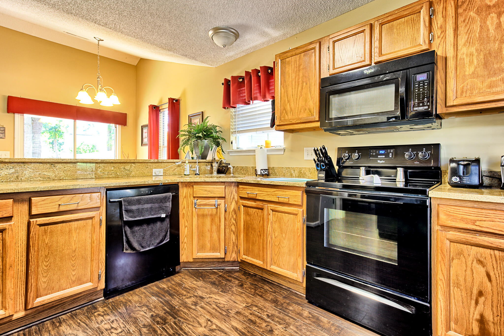 103 Jarett Road Summerville, SC 29485 - Photo 4 of 31 Kitchen
