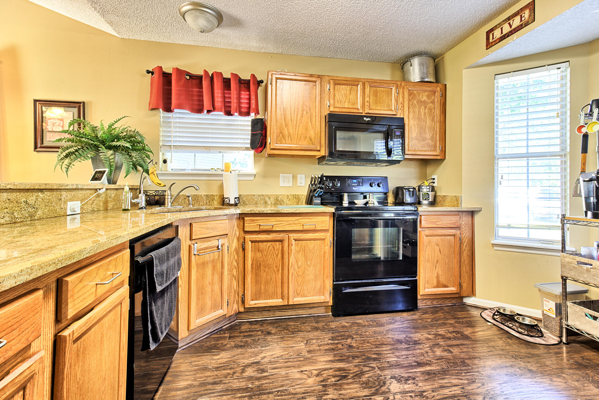 103 Jarett Road Summerville, SC 29485 - Photo 6 of 31 Kitchen