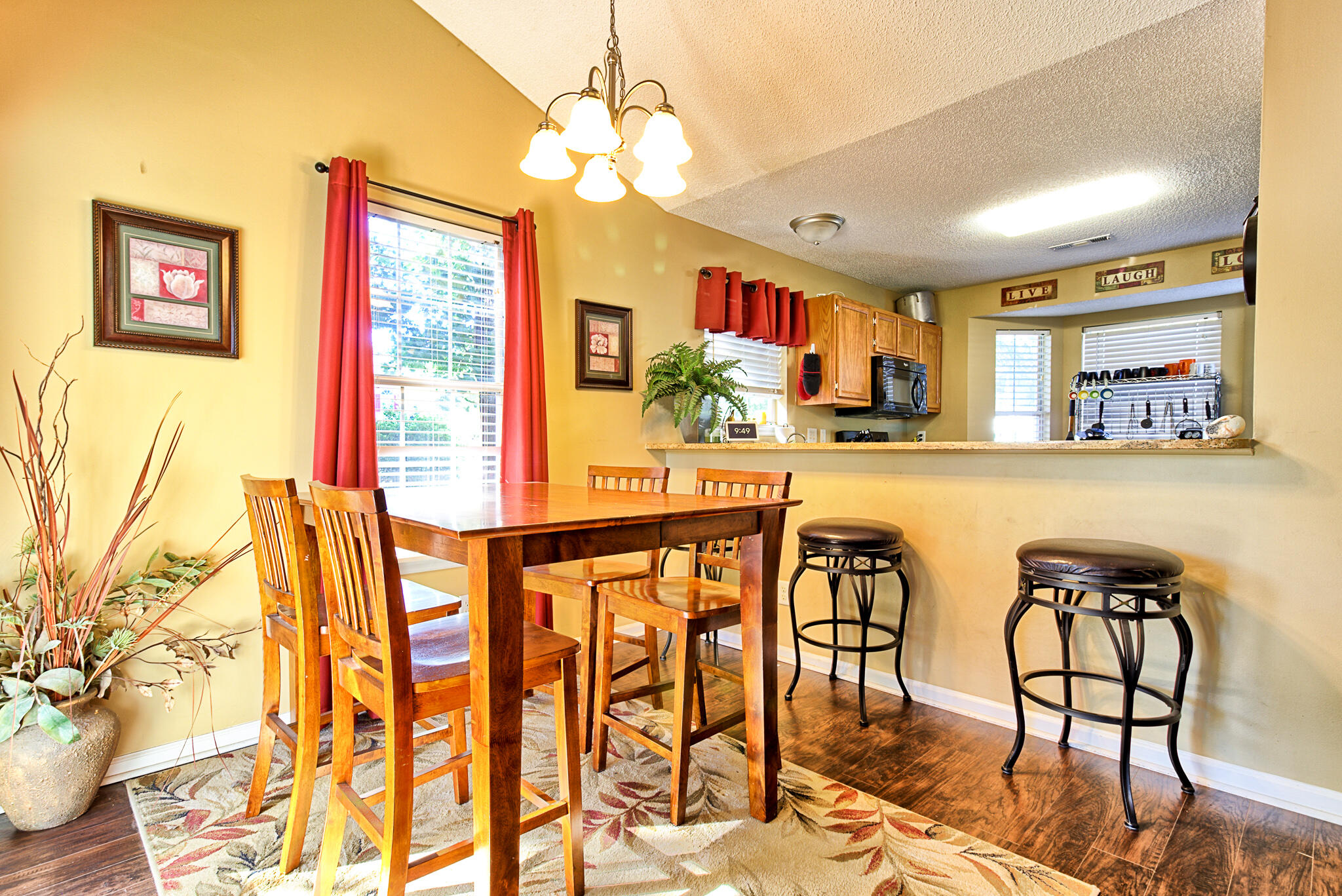 103 Jarett Road Summerville, SC 29485 - Photo 8 of 31 Dining to kitchen