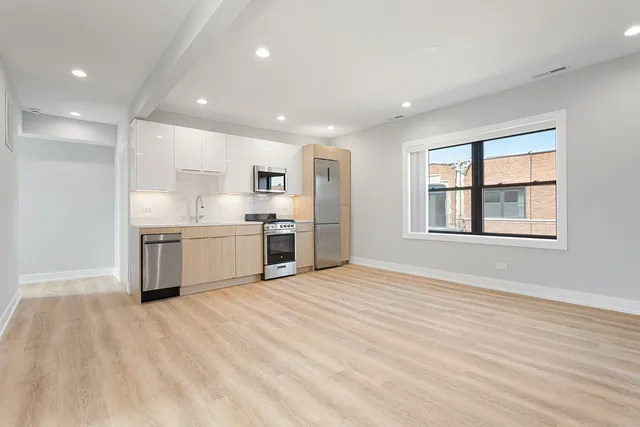 $2,077 | 1550 West Juneway Terrace, Unit 2C, Chicago, IL 60626