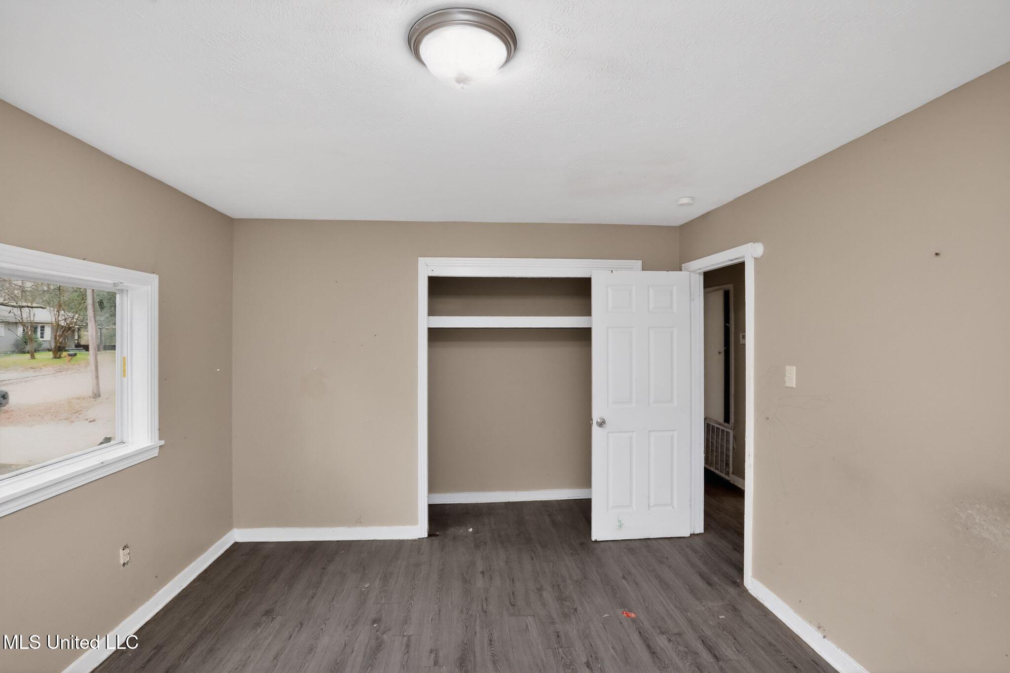 2815 Tara Road Jackson, MS 39212 - Photo 26 of 37 30_2815_Tara_Rd_Jackson_MS_39212-Bedroom