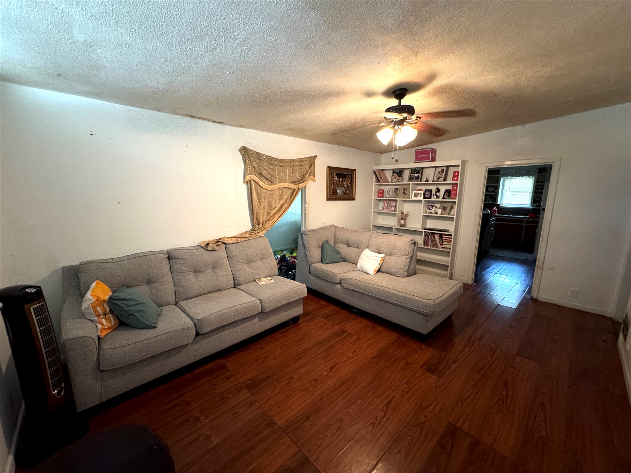 1007 North 17th Street Temple, TX 76501 - Photo 2 of 11 a living room with furniture and a chandelier