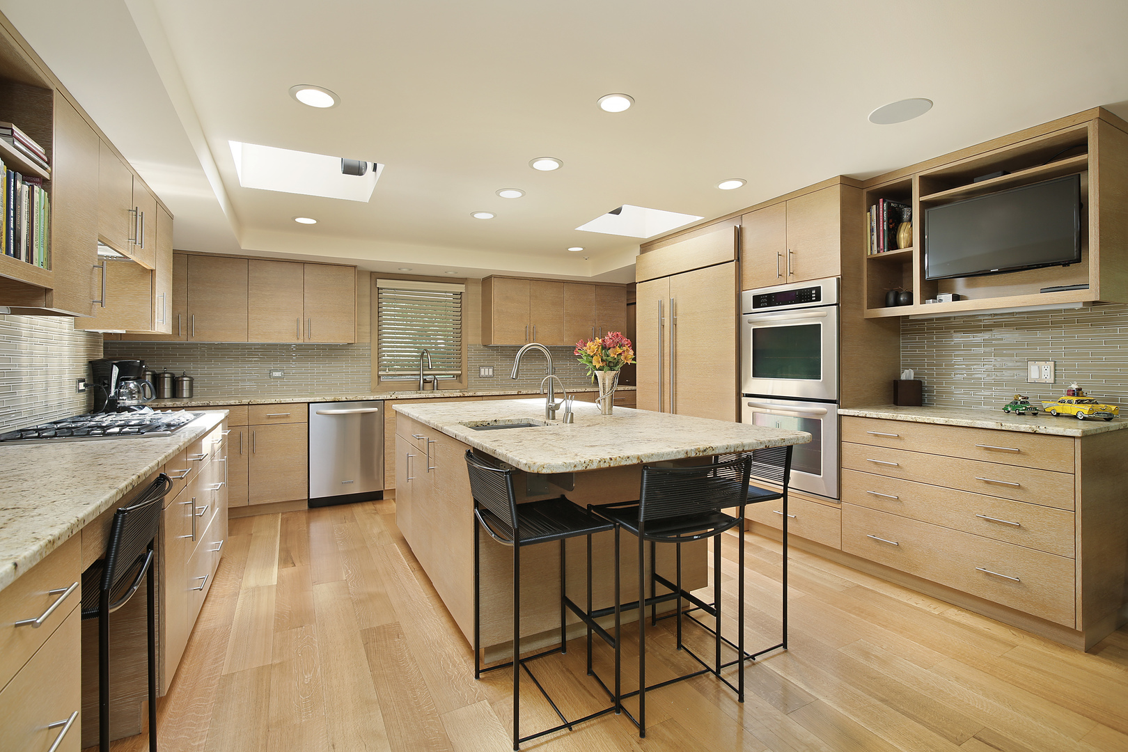 195 Franklin Road Glencoe, IL 60022 - Photo 11 of 33 a kitchen with a sink stainless steel appliances and cabinets
