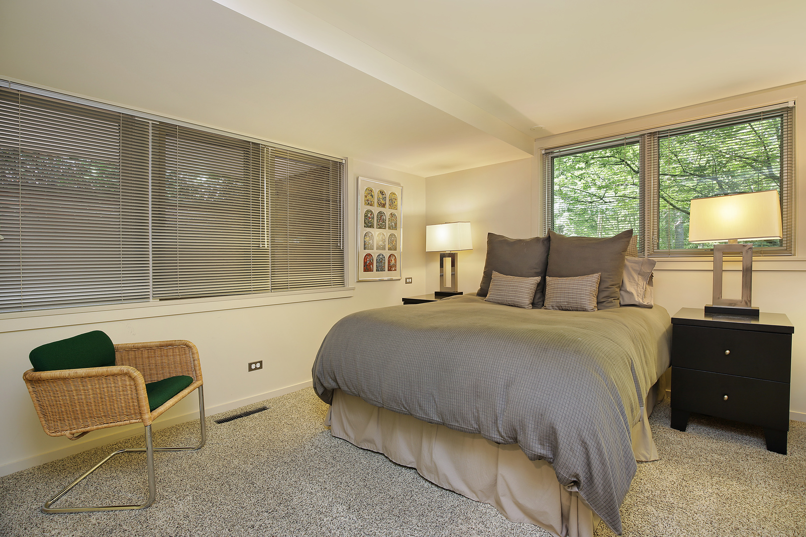 195 Franklin Road Glencoe, IL 60022 - Photo 21 of 33 a bedroom with a bed chair and window