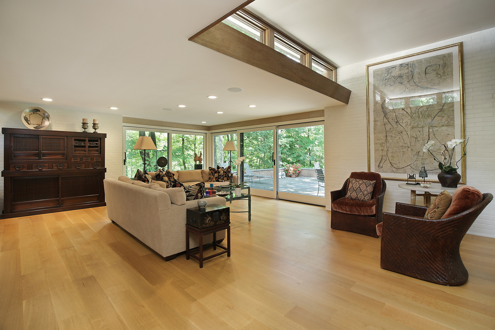 195 Franklin Road Glencoe, IL 60022 - Photo 7 of 33 a living room with furniture and a large window