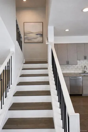 a view of entryway and kitchen