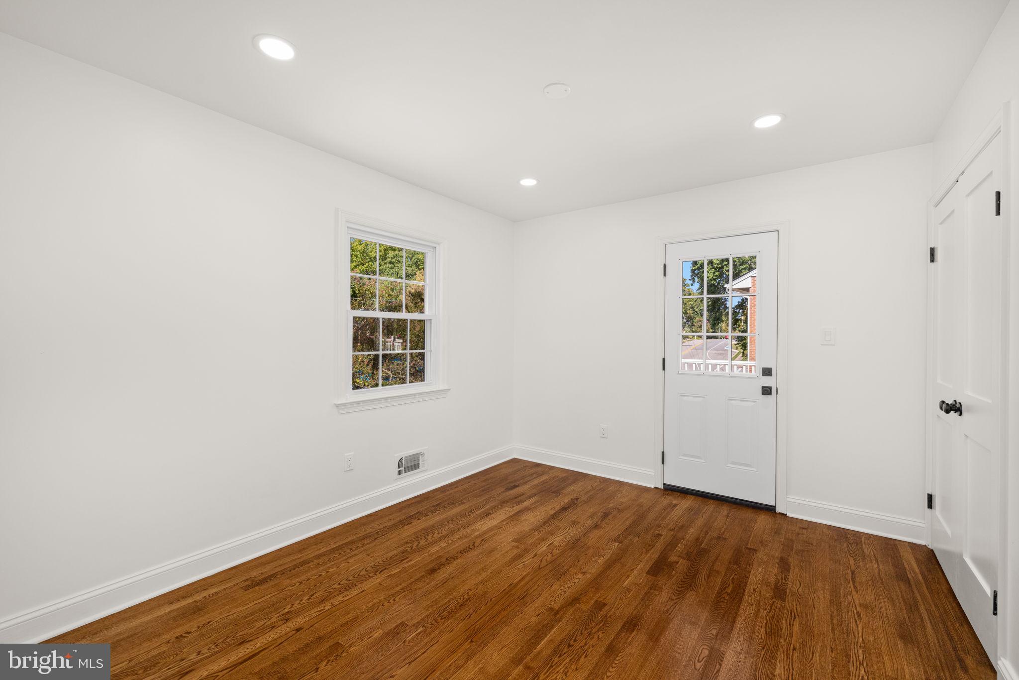 8415 Riverside Road Alexandria, VA 22308 - Photo 19 of 44 a view of empty room with wooden floor and fan