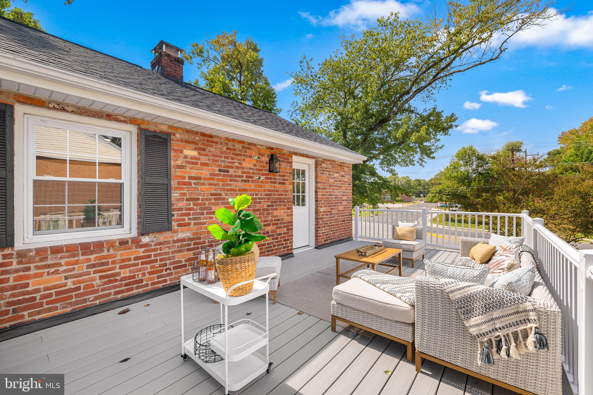 8415 Riverside Road Alexandria, VA 22308 - Photo 22 of 44 a balcony with furniture and a potted plant
