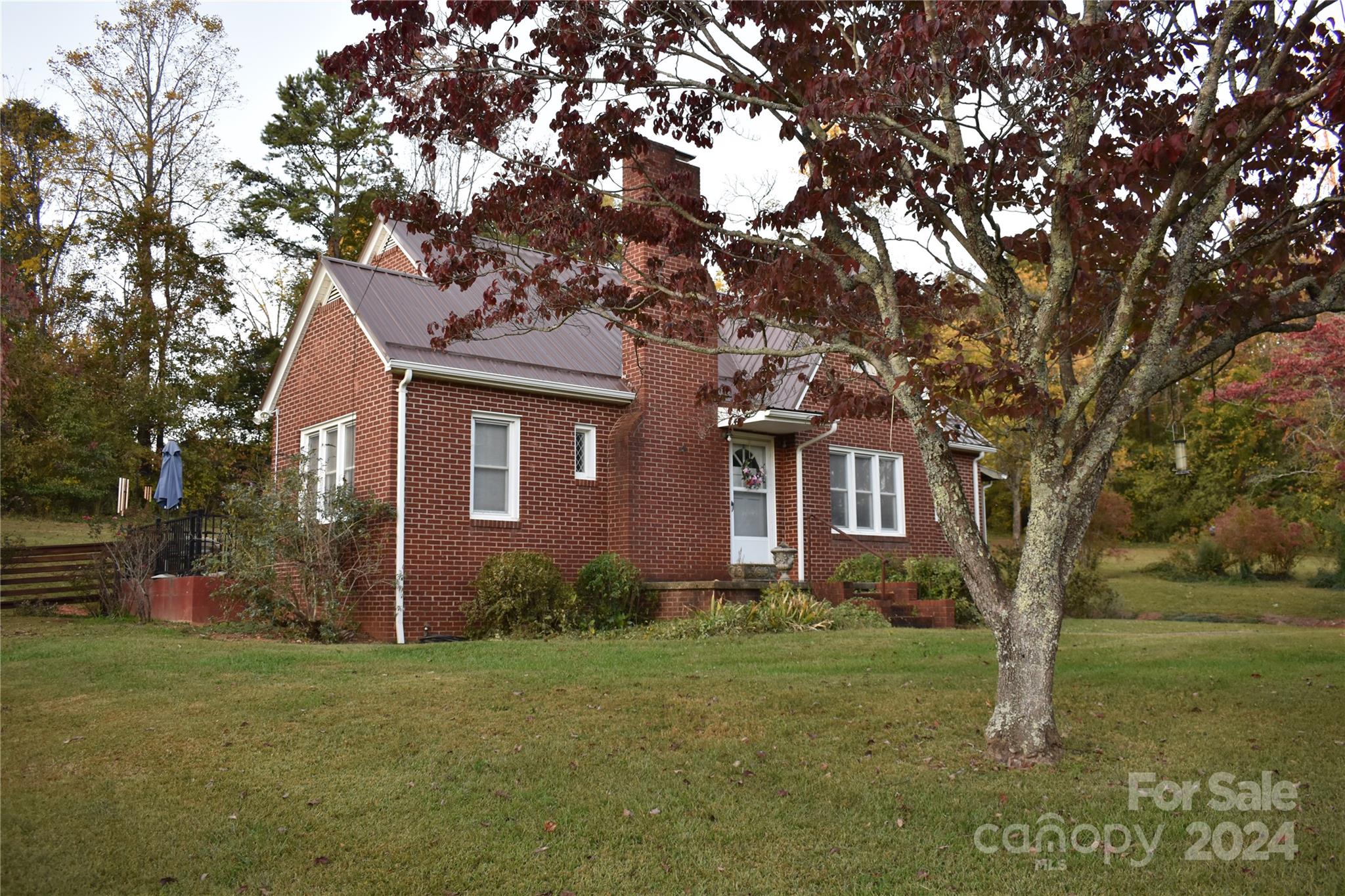 25 Cypress Road Marion, NC 28752 - Photo 2 of 48 a front view of house with yard and green space