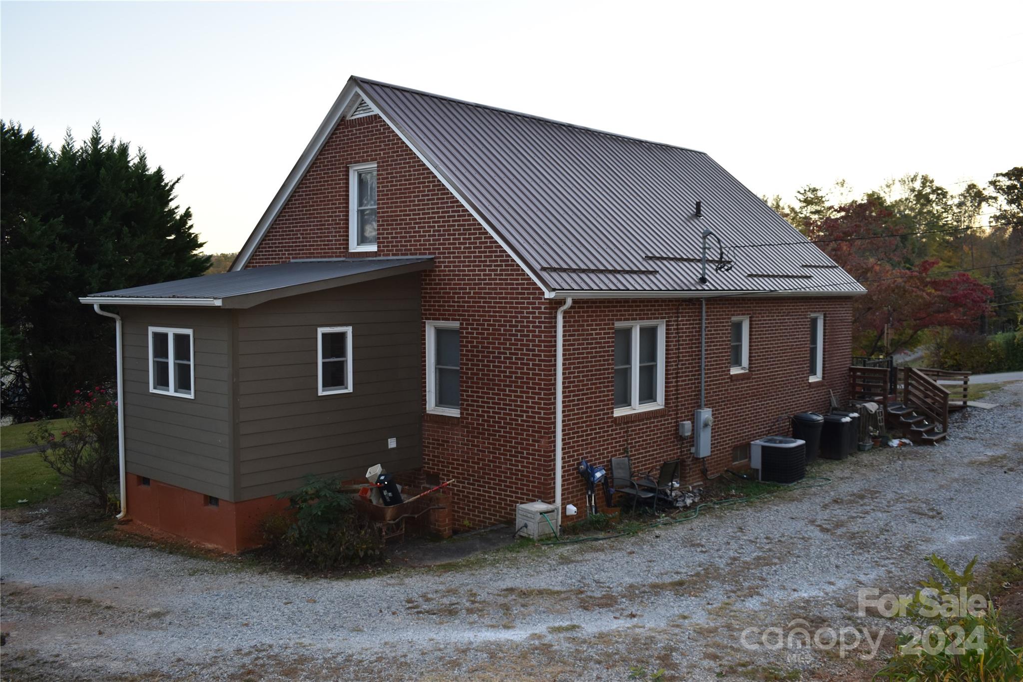 25 Cypress Road Marion, NC 28752 - Photo 9 of 48 a front view of a house with garden