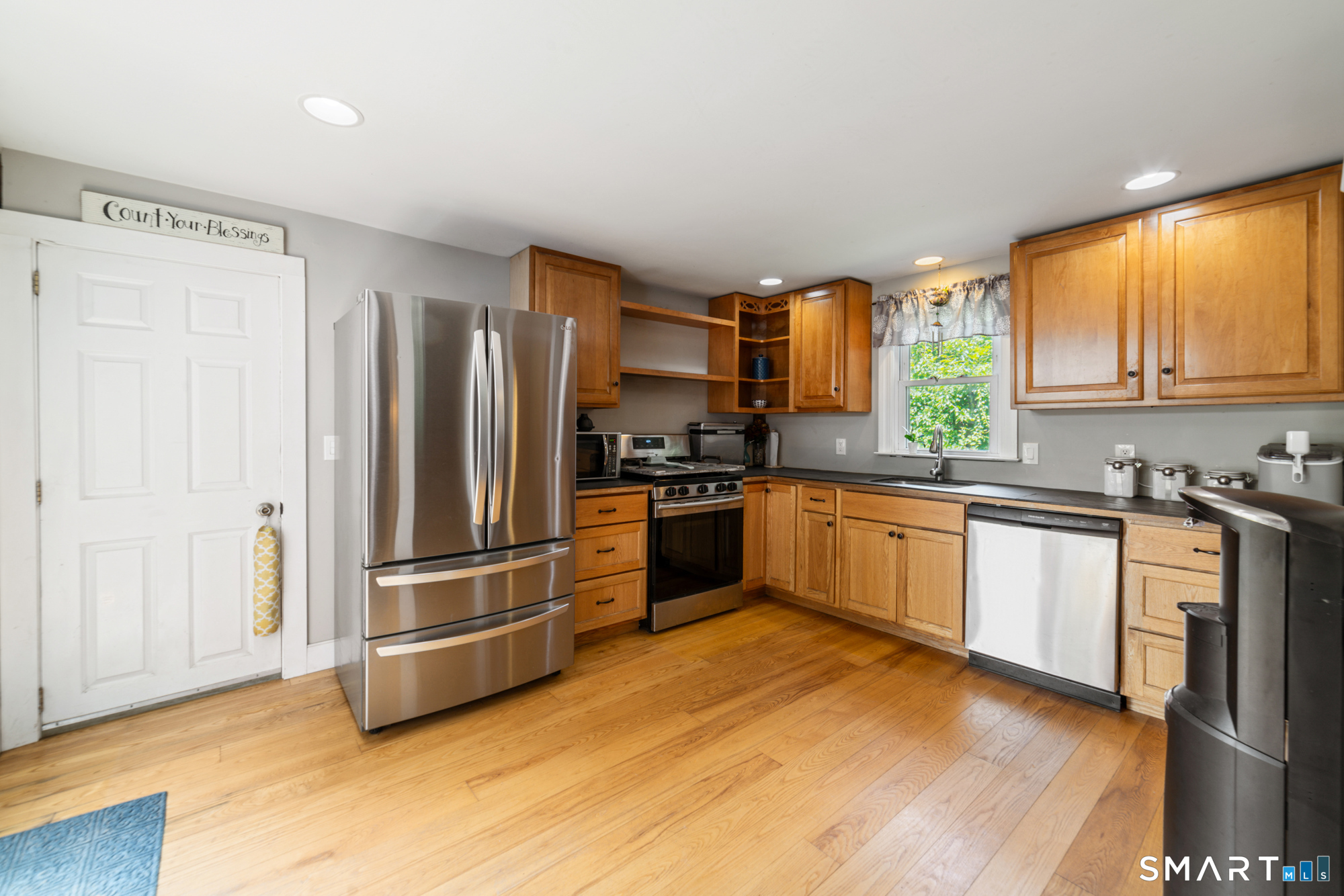 230 Reynolds Bridge Road Thomaston, CT 06787 - Photo 10 of 37