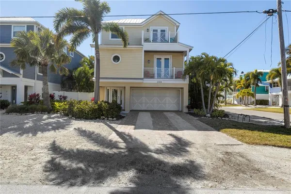 $2,600,000 | 6908 Holmes Boulevard, Holmes Beach, FL 34217