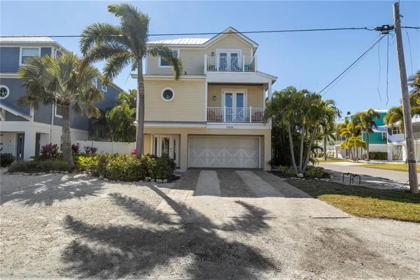 $2,600,000 | 6908 Holmes Boulevard, Holmes Beach, FL 34217
