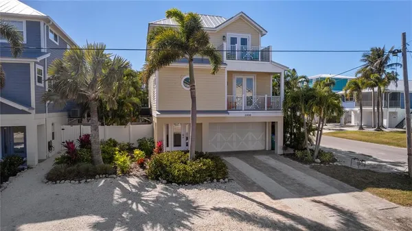$2,600,000 | 6908 Holmes Boulevard, Holmes Beach, FL 34217