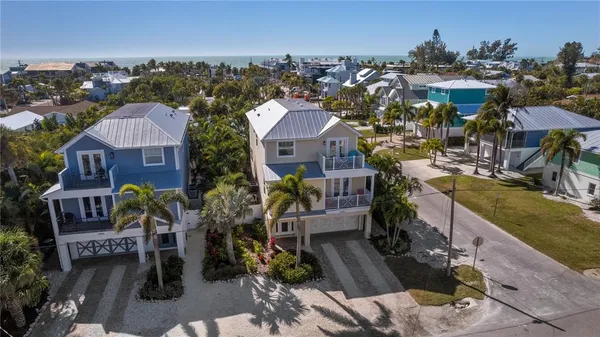 $2,600,000 | 6908 Holmes Boulevard, Holmes Beach, FL 34217