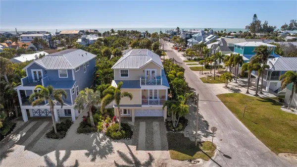 $2,600,000 | 6908 Holmes Boulevard, Holmes Beach, FL 34217