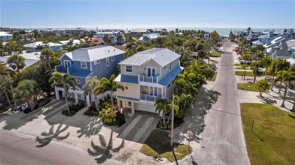 $2,600,000 | 6908 Holmes Boulevard, Holmes Beach, FL 34217