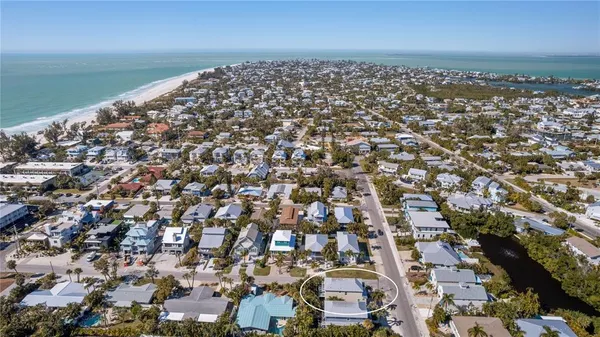 $2,600,000 | 6908 Holmes Boulevard, Holmes Beach, FL 34217