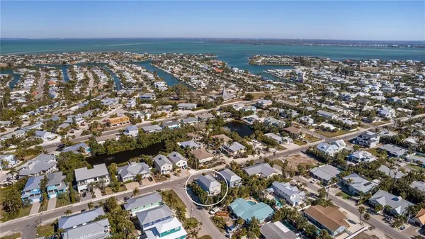 $2,600,000 | 6908 Holmes Boulevard, Holmes Beach, FL 34217