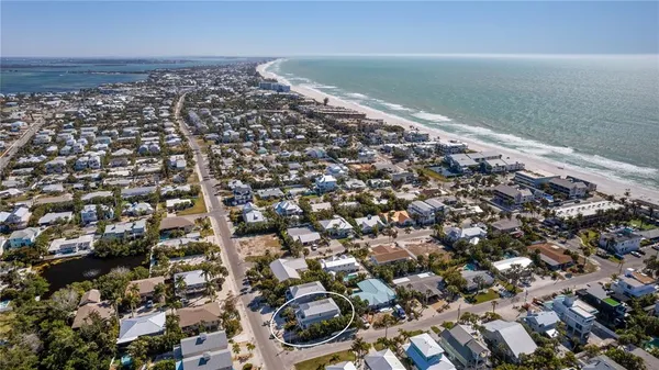 $2,600,000 | 6908 Holmes Boulevard, Holmes Beach, FL 34217