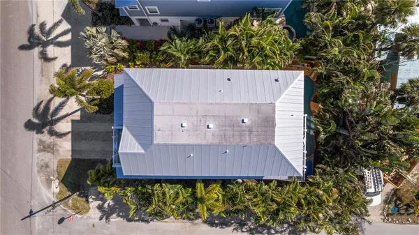 $2,600,000 | 6908 Holmes Boulevard, Holmes Beach, FL 34217