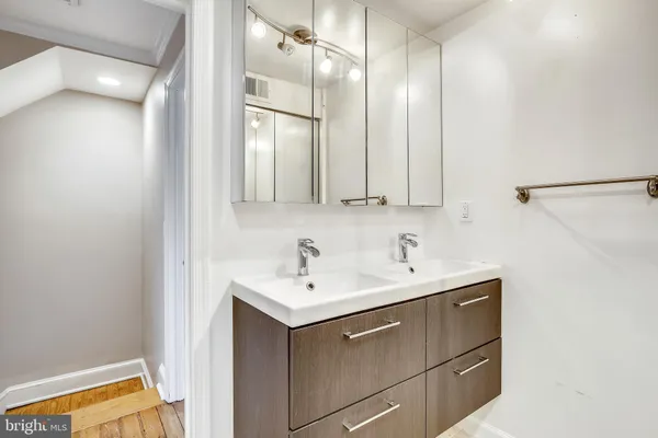 $4,700 | 319 North St Asaph Street, Alexandria, VA 22314