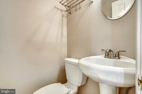 $4,700 | 319 North St Asaph Street, Alexandria, VA 22314