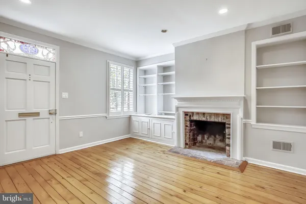 $4,700 | 319 North St Asaph Street, Alexandria, VA 22314