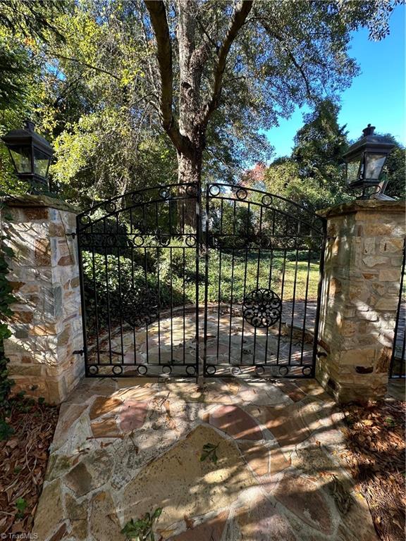 940 Avon Road Winston-Salem, NC 27104 - Photo 3 of 30 Gallery Image 3