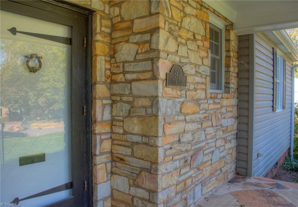 940 Avon Road Winston-Salem, NC 27104 - Photo 4 of 30 Gallery Image 4