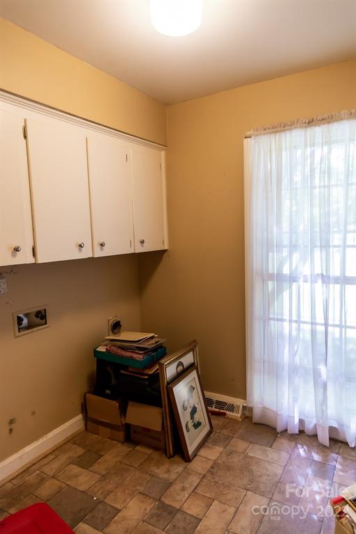 7300 Lancer Drive Charlotte, NC 28226 - Photo 17 of 48 a room with a desk and chair