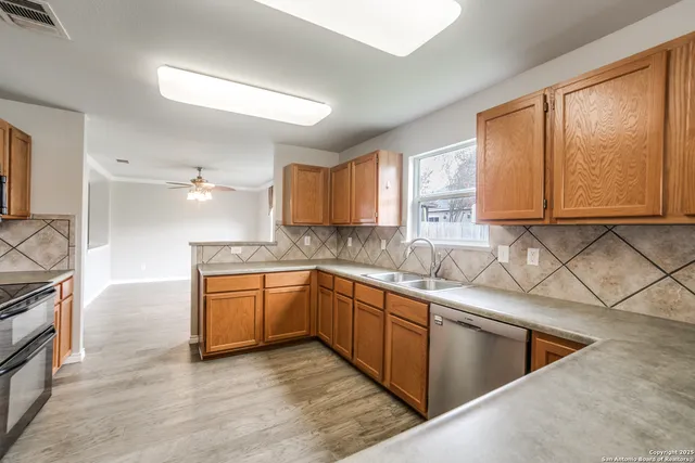 $2,125 | 10110 Oak Saddle, San Antonio, TX 78254