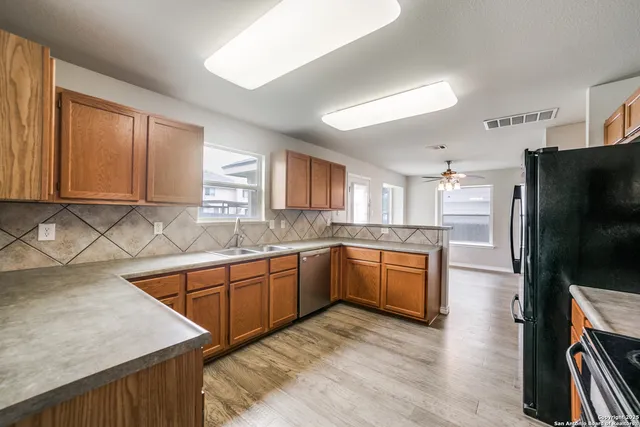 $2,125 | 10110 Oak Saddle, San Antonio, TX 78254