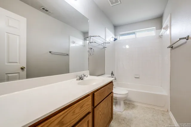 $2,125 | 10110 Oak Saddle, San Antonio, TX 78254