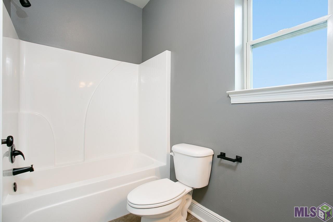 12406 Buddy Ellis Road Denham Springs, LA 70726 - Photo 8 of 20 Guest bath