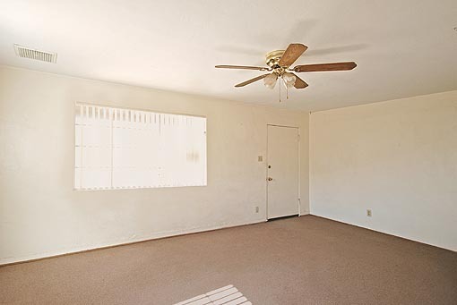 329 East Cheery Lynn Road Phoenix, AZ 85012 - Photo 4 of 4 Family room