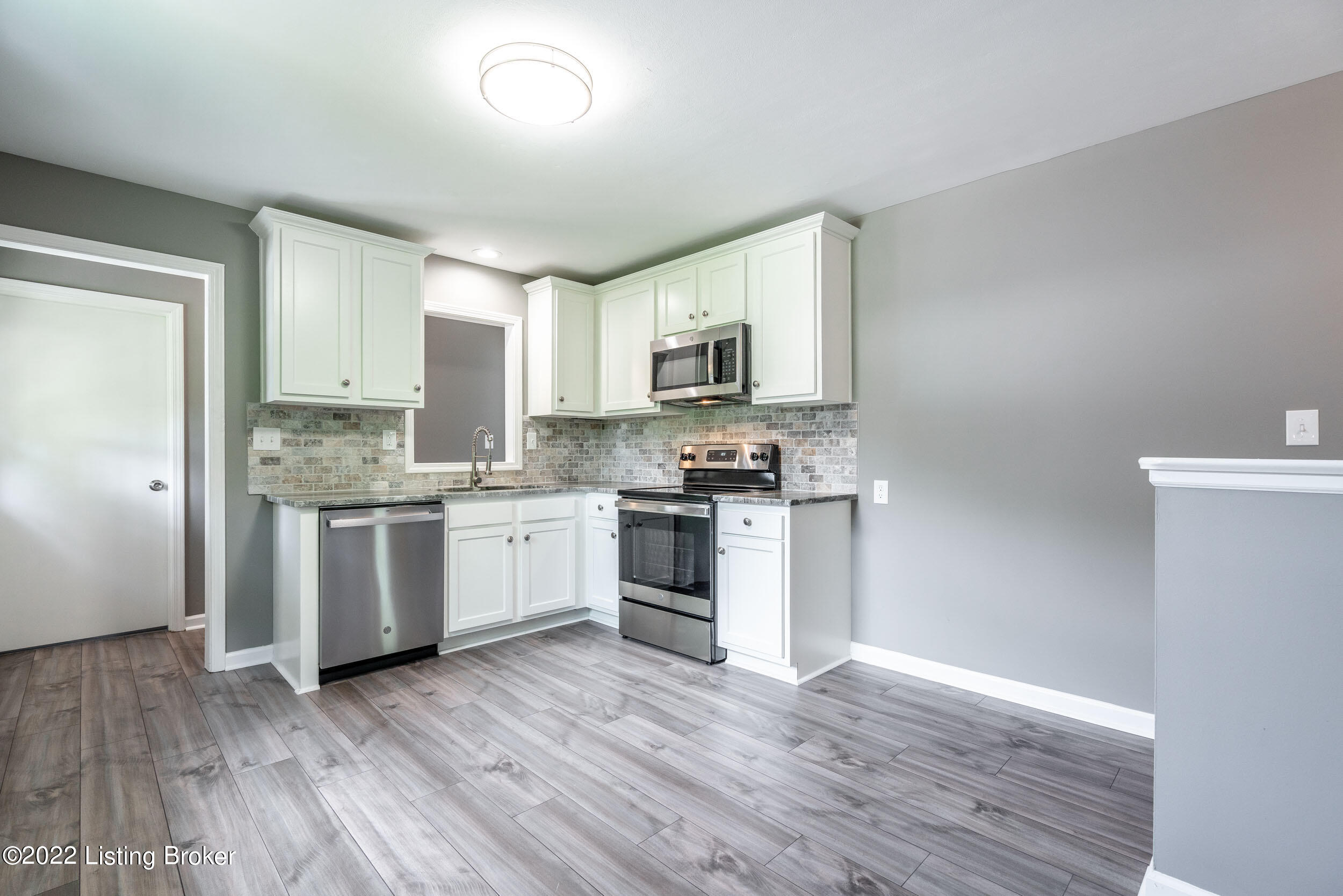 8814 Maple Road Louisville, KY 40219 - Photo 20 of 37 8814 Maple Rd-020