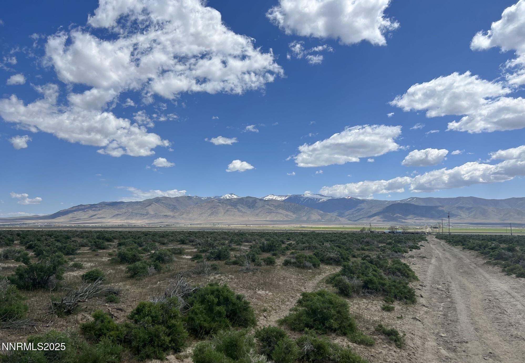 18 Baines Road Winnemucca, NV 89445 - Photo 1 of 4 a view of a city with lots of green space
