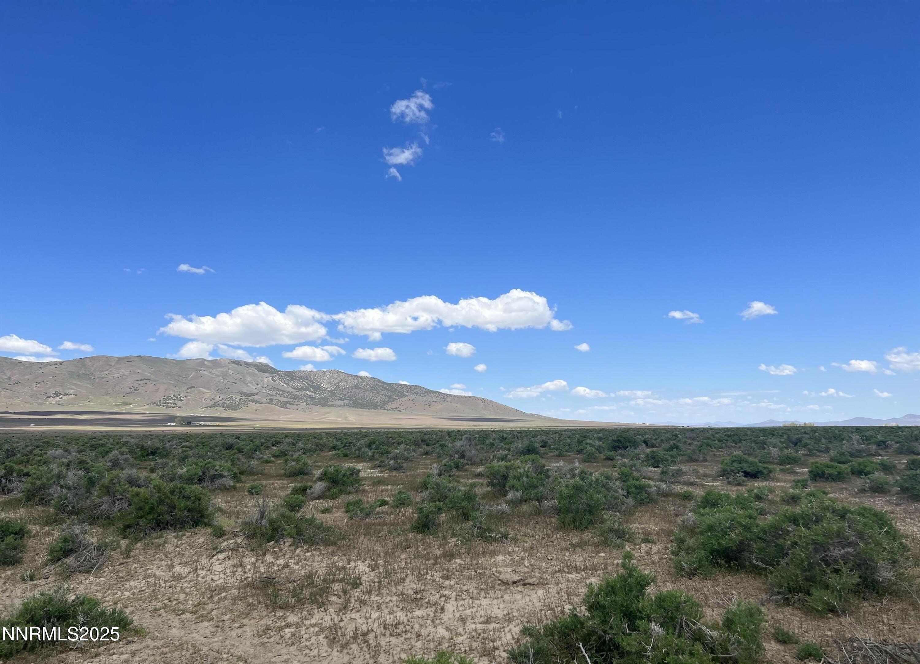 18 Baines Road Winnemucca, NV 89445 - Photo 2 of 4 a view of a city