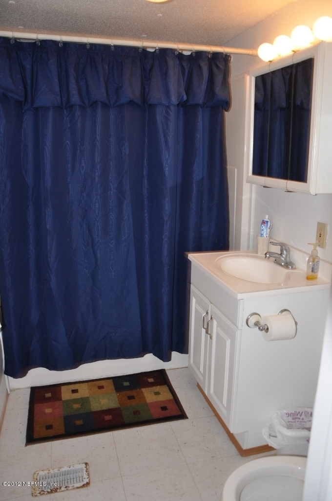 3044 Jones Road Jacksonville, FL 32220 - Photo 36 of 44 Master Bathroom Double Wide