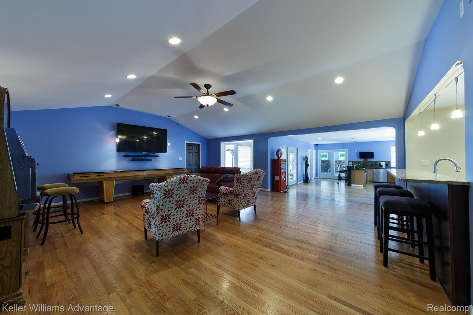 33365 Raphael Road Farmington, MI 48336 - Photo 7 of 56 Raphael_33365_Family_01.jpg