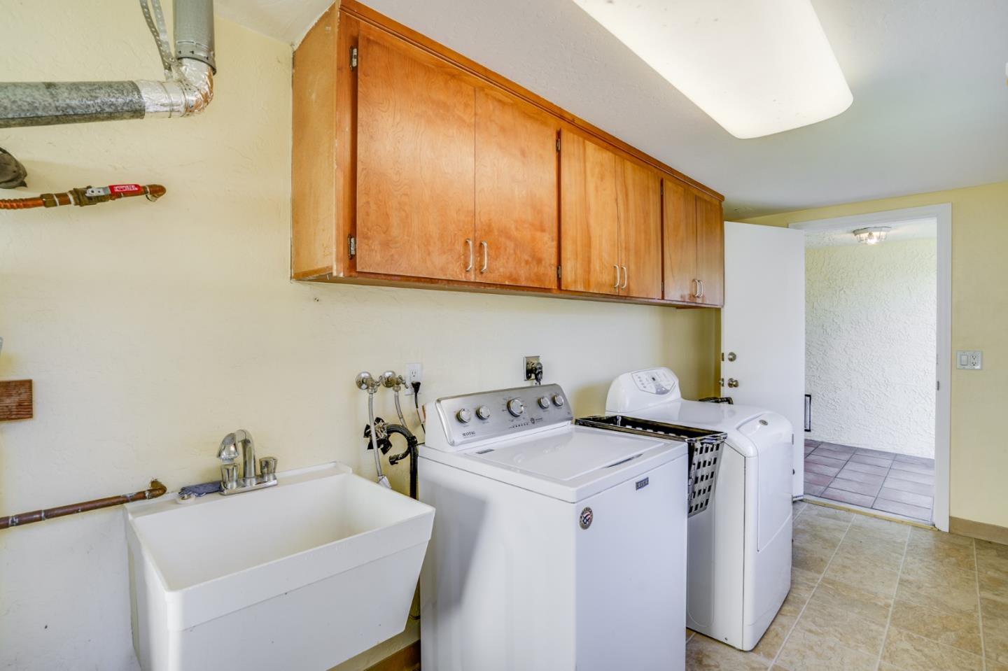 1630 Cross Way San Jose, CA 95125 - Photo 21 of 52 a utility room with a sink dryer and washer