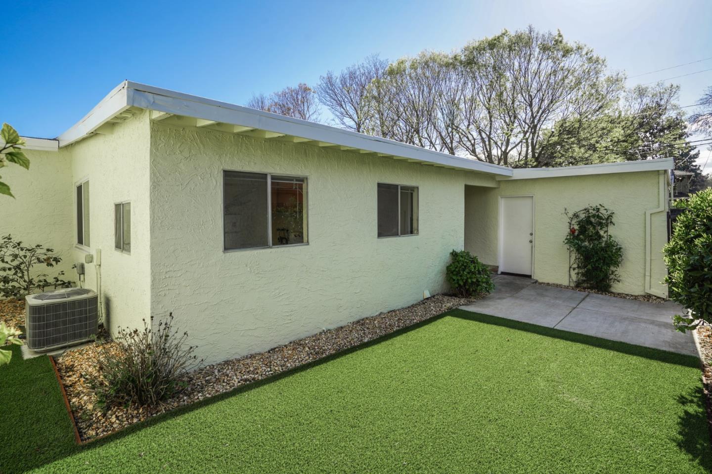 1630 Cross Way San Jose, CA 95125 - Photo 24 of 52 a house view with a garden space